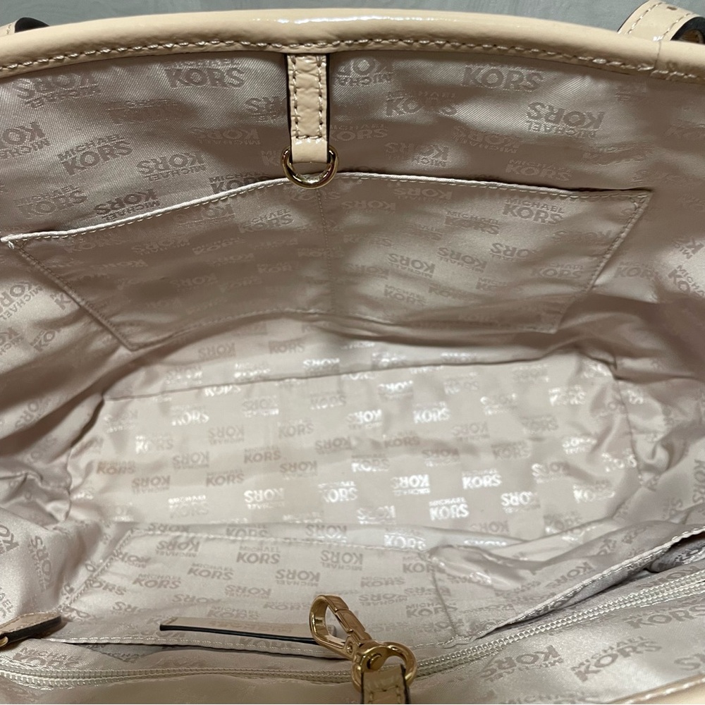 Michael Kors Jet Set Travel Signature Tote - Picture 8 of 12